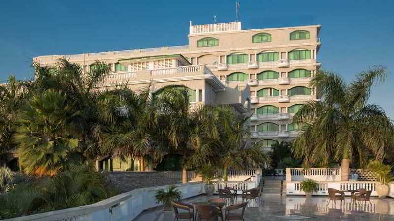 Delta Hotels By Marriott Dar Es Salaam Exteriör bild