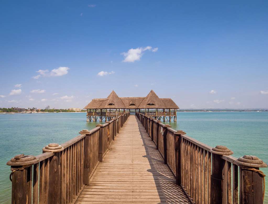 Delta Hotels By Marriott Dar Es Salaam Exteriör bild